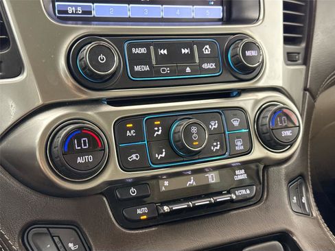 Used 2020 Chevrolet Tahoe LT w/ Luxury Package RWD image 26