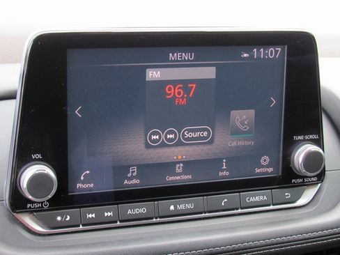 Used 2021 Nissan Rogue SV image 13