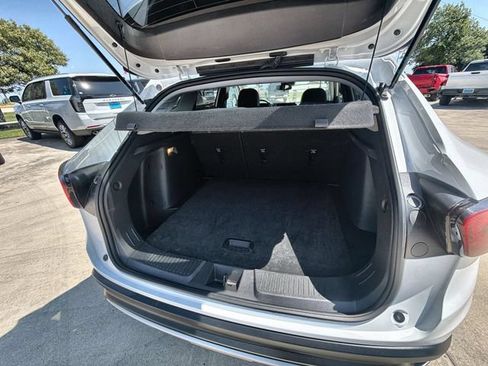 Used 2025 Chevrolet Trax LT FWD image 24