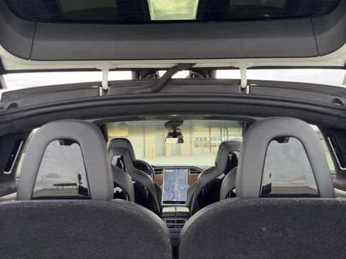 Used 2017 Tesla Model X 90D image 10