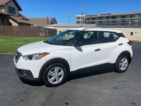 Used 2020 Nissan Kicks S FWD image 3