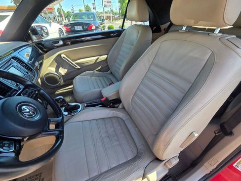 Used 2013 Volkswagen Beetle Turbo 60's Edition FWD image 14