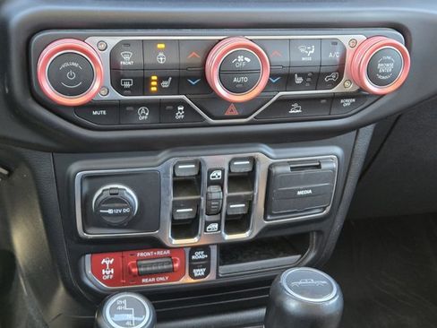 Used 2021 Jeep Gladiator Rubicon AWD/4WD image 25