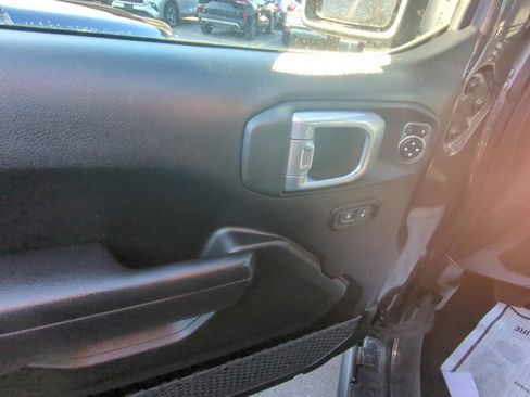 Used 2024 Jeep Wrangler Unlimited AWD/4WD image 8