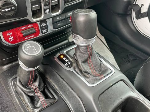 Used 2021 Jeep Gladiator Rubicon AWD/4WD image 18