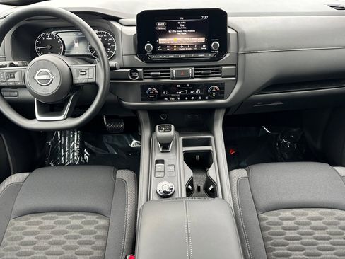 New 2025 Nissan Pathfinder S image 16