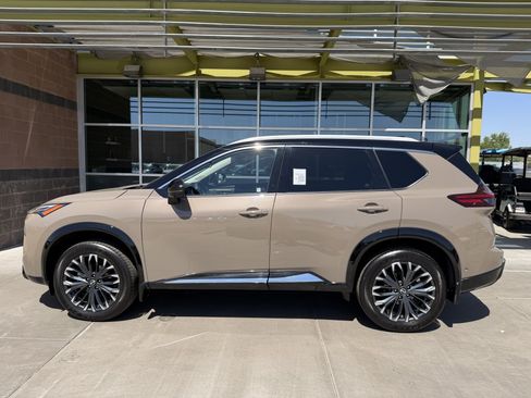 Used 2024 Nissan Rogue Platinum AWD/4WD image 7
