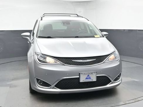 Used 2018 Chrysler Pacifica Touring-L w/ Advanced Safetytec Group FWD image 2