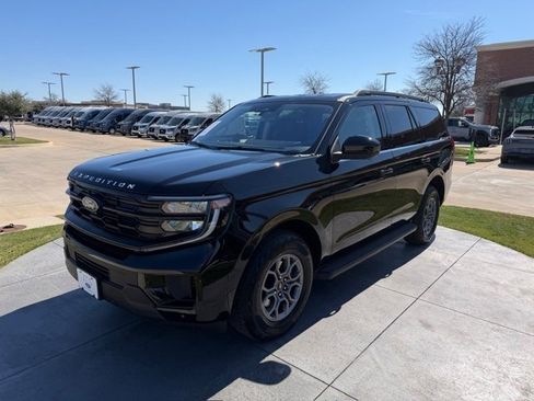 Used 2025 Ford Expedition Active image 3