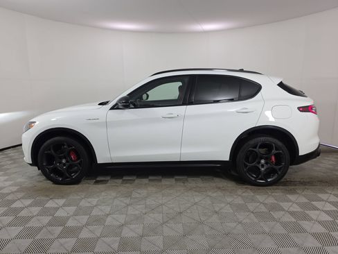 Used 2024 Alfa Romeo Stelvio Veloce AWD/4WD image 4
