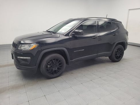Used 2018 Jeep Compass Latitude w/ Cold Weather Group AWD/4WD image 2