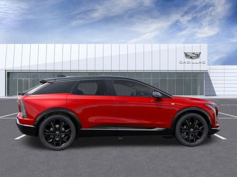 New 2025 Cadillac Optiq Luxury 1 w/ LPO, ONYX Package image 5