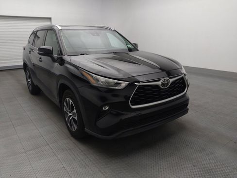 Used 2020 Toyota Highlander XLE FWD image 13