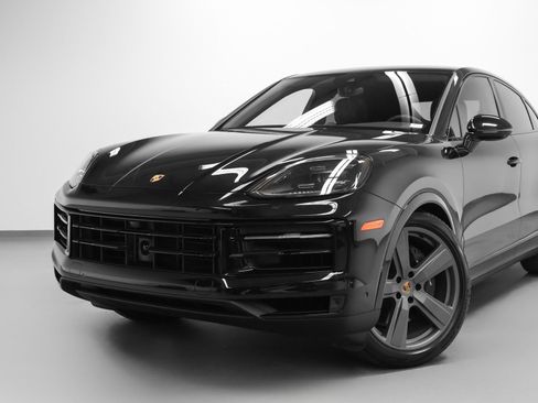 Certified 2024 Porsche Cayenne Coupe AWD/4WD image 7