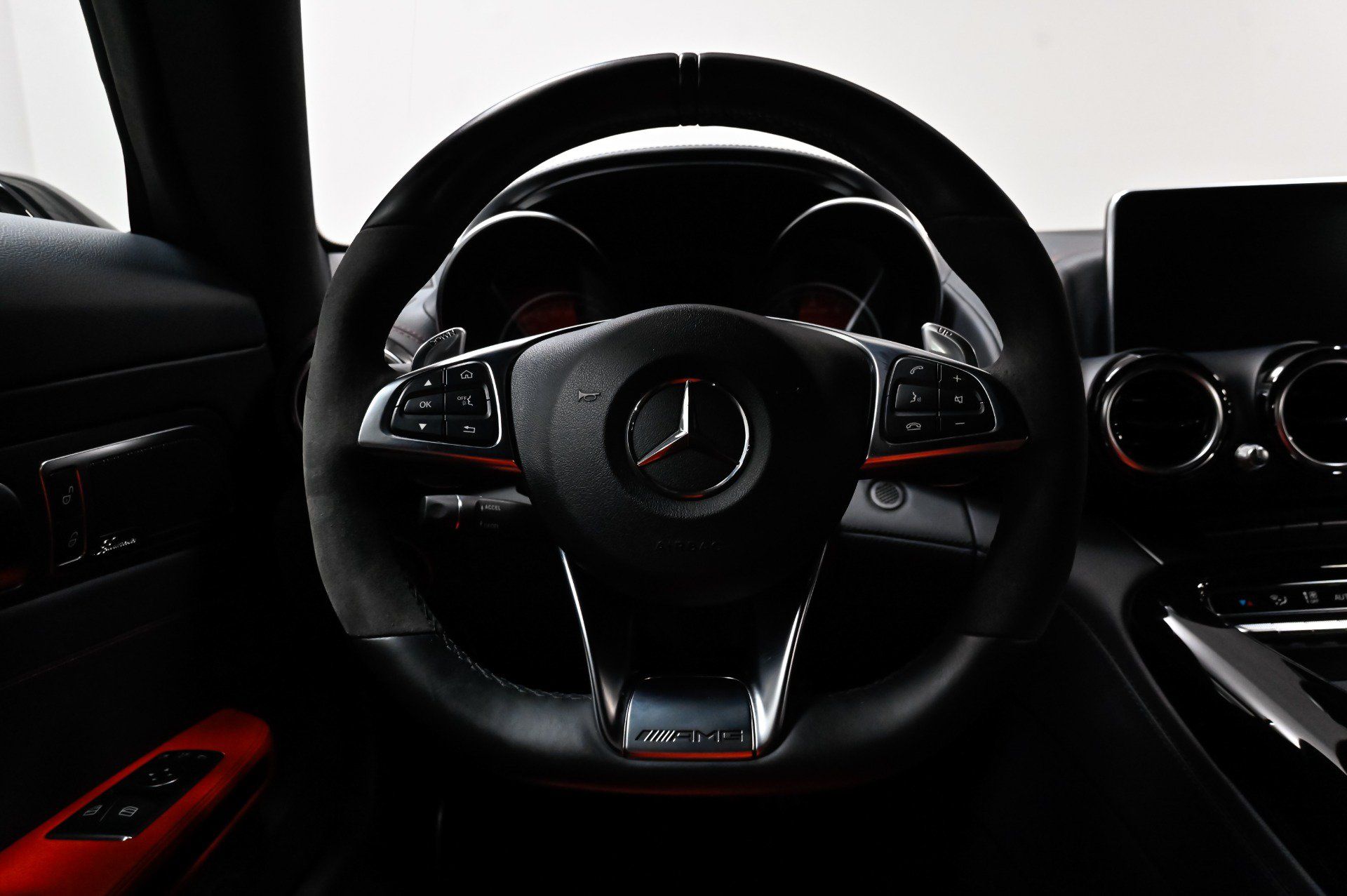Used 2018 Mercedes-Benz AMG GT Roadster image 8