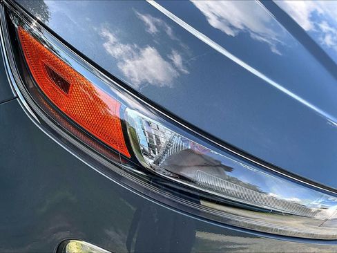 Used 2025 Hyundai Venue SEL FWD image 28