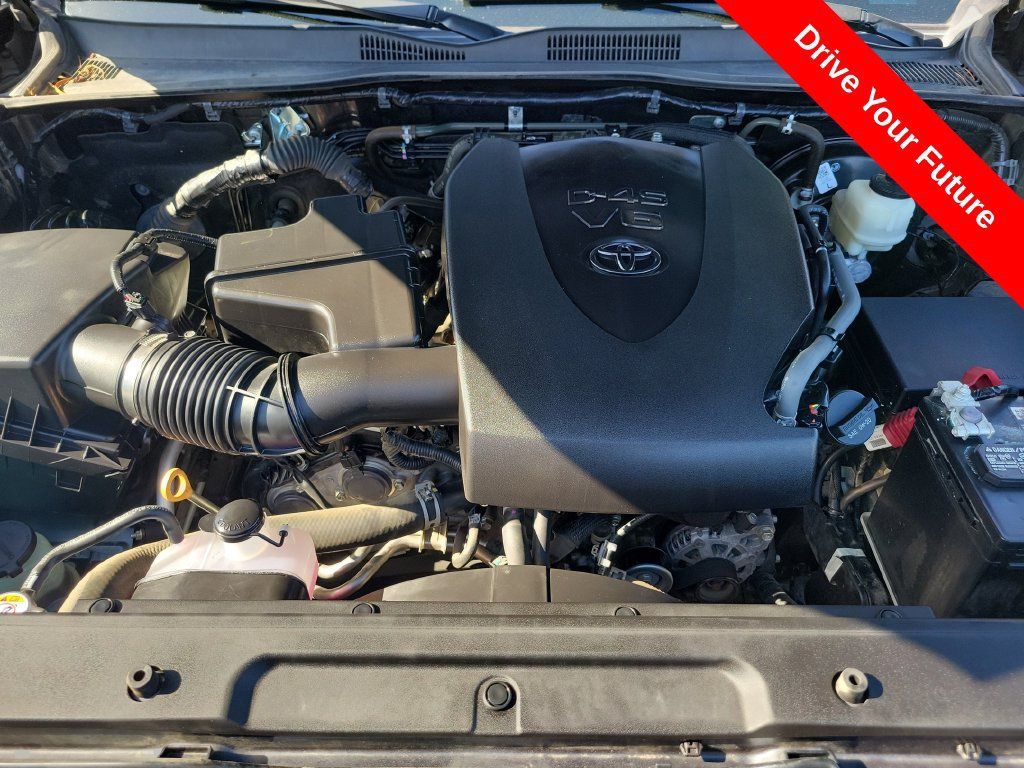 Used 2020 Toyota Tacoma SR5 RWD image 31