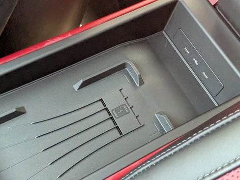 Used 2025 Porsche 911 Carrera image 24