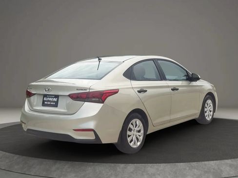 Used 2020 Hyundai Accent SE w/ Cargo Package FWD image 3