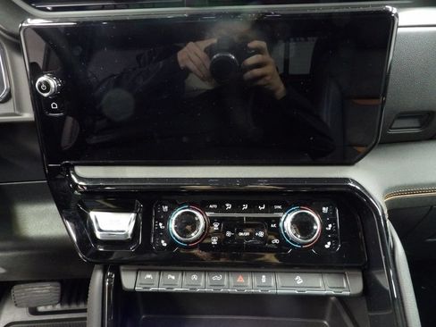 Used 2026 GMC Sierra 1500 AT4 w/ AT4 Premium Package AWD/4WD image 61