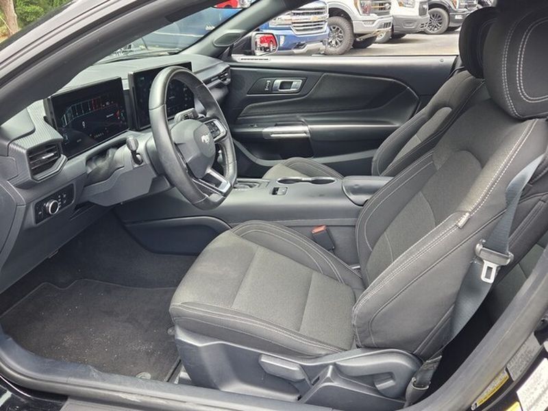 Used 2024 Ford Mustang Coupe RWD image 6