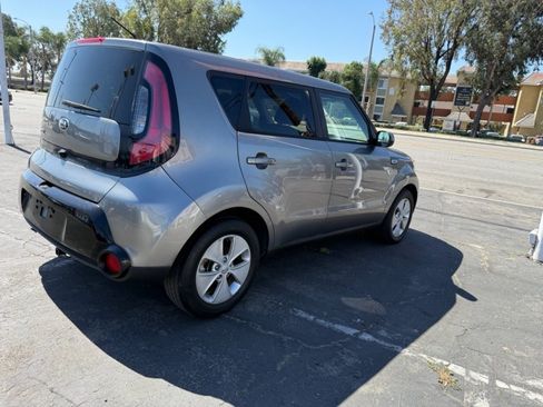 Used 2016 Kia Soul + FWD image 7