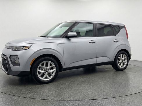 Used 2025 Kia Soul LX w/ LX Technology Package FWD image 3