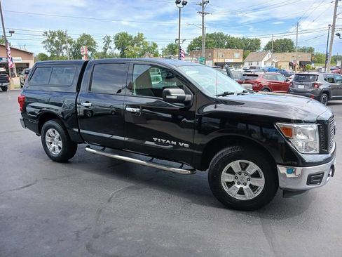 Used 2019 Nissan Titan SV image 1