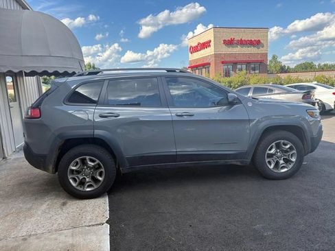 Used 2019 Jeep Cherokee Trailhawk AWD/4WD image 5