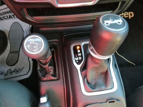 Used 2018 Jeep Wrangler Unlimited Sport AWD/4WD image 26