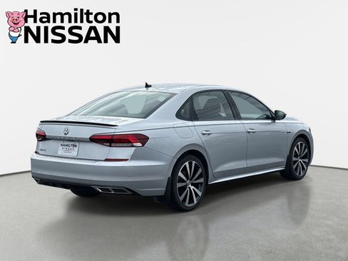 Used 2021 Volkswagen Passat 2.0T R-Line image 2