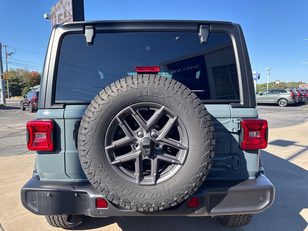 Used 2024 Jeep Wrangler Sport AWD/4WD image 6