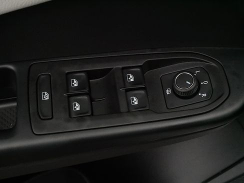 Certified 2025 Volkswagen Taos S image 19