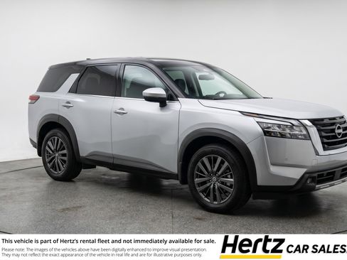 Used 2025 Nissan Pathfinder SV image 1