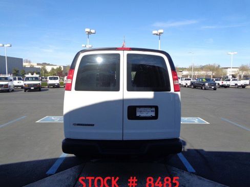 Used 2018 Chevrolet Express 3500 Extended w/ Driver Convenience Package image 4
