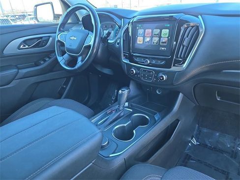 Used 2018 Chevrolet Traverse LT image 17