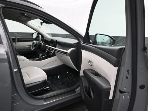 Used 2025 Hyundai Tucson SEL FWD image 9