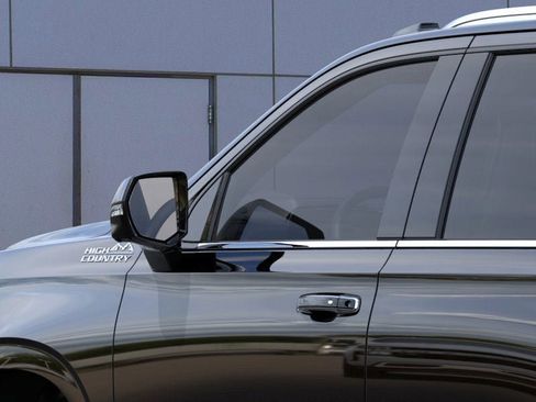 New 2026 Chevrolet Tahoe High Country AWD/4WD image 26
