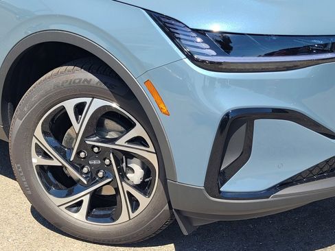 New 2025 Lincoln Nautilus Premier w/ Equipment Group 102A image 6