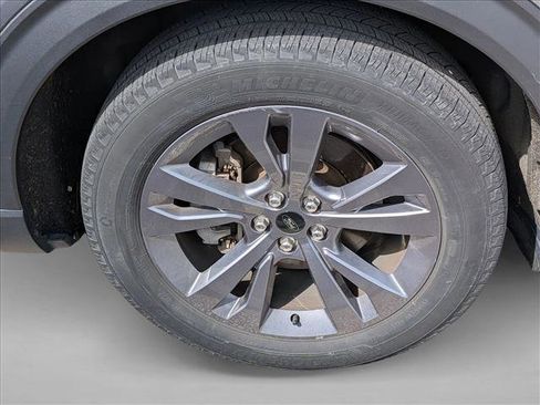 Used 2023 Ford Explorer XLT w/ Equipment Group 202A AWD/4WD image 8