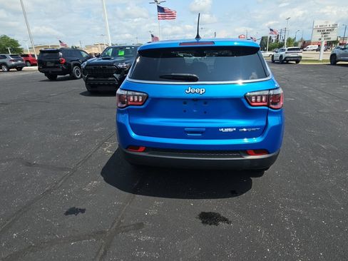Used 2022 Jeep Compass Sport FWD image 4