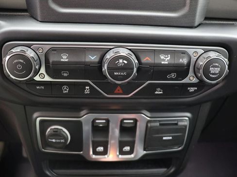 Used 2022 Jeep Wrangler Willys image 19