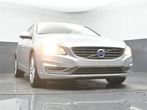 Used 2015 Volvo V60 T5 Premier image 32