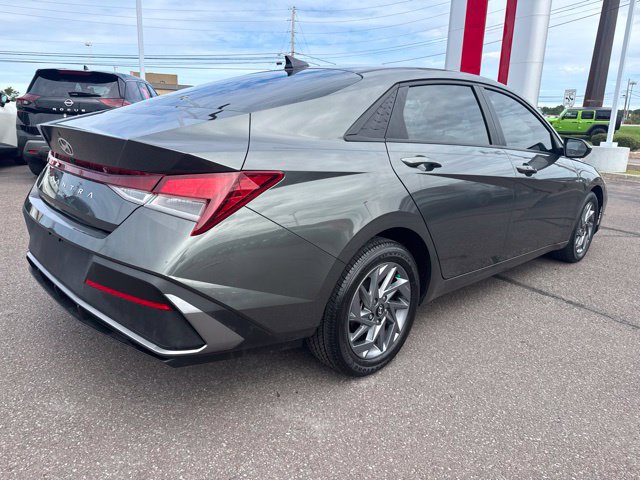 Used 2024 Hyundai Elantra SEL FWD image 5
