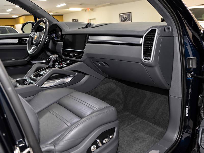 Used 2019 Porsche Cayenne Turbo AWD/4WD image 23