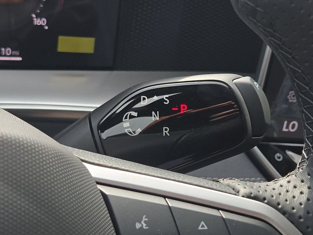 New 2026 Volkswagen Tiguan SE R-Line FWD image 23