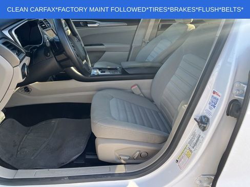 Used 2017 Ford Fusion SE w/ Fusion SE Technology Package image 14