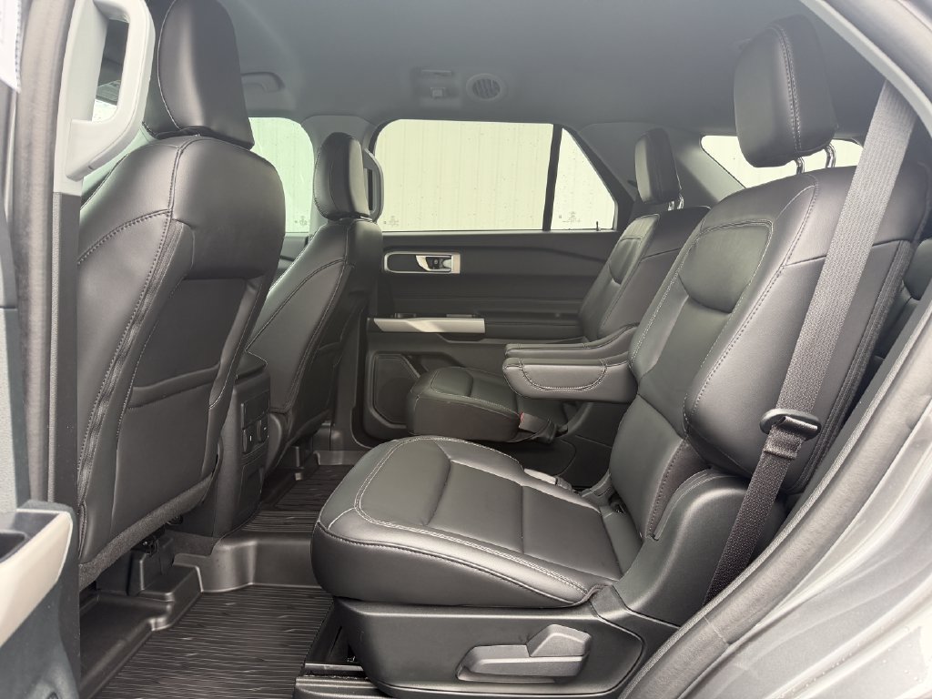 Used 2024 Ford Explorer XLT w/ Equipment Group 202A AWD/4WD image 36