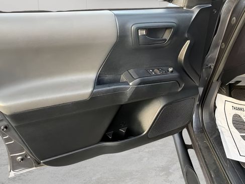 Used 2016 Toyota Tacoma SR RWD image 11