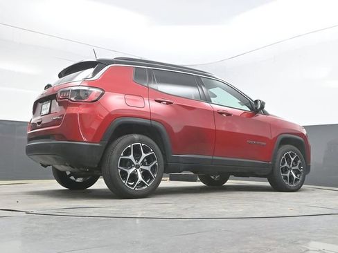 Used 2025 Jeep Compass Limited AWD/4WD image 39
